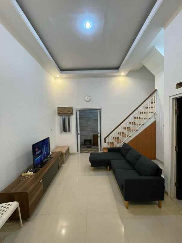 dijual rumah ciganitri