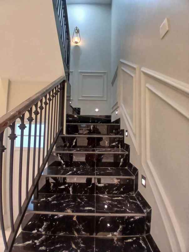 dijual rumah ciganjur