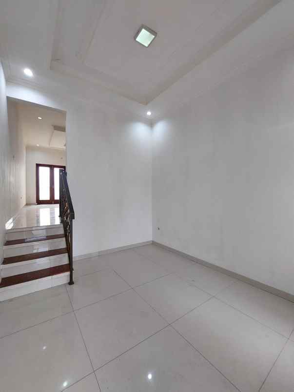 dijual rumah cilandak timur