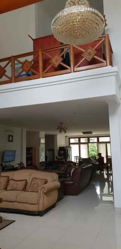 dijual rumah cinere