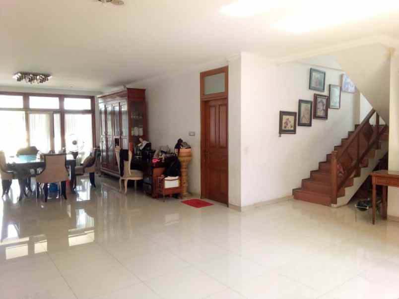 dijual rumah cinere