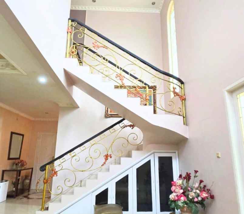 dijual rumah cinere depok jawa barat