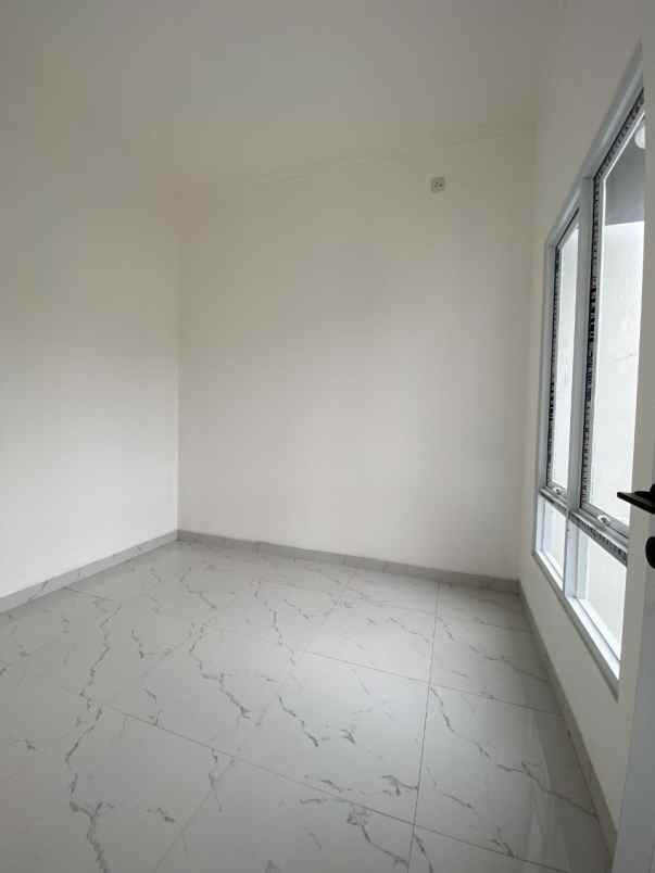 dijual rumah ciracas