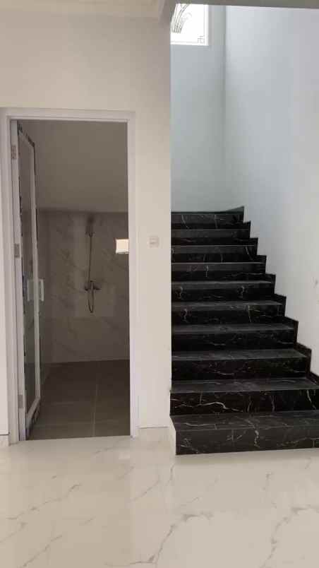 dijual rumah citraland surabaya