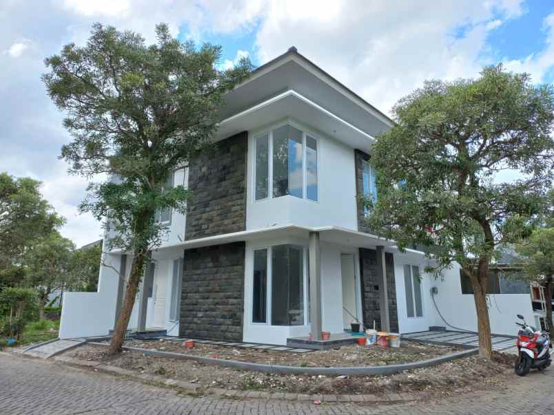 dijual rumah citraland surabaya