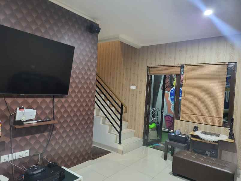 dijual rumah cluster burgundy