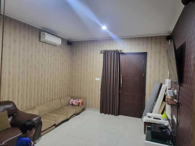 dijual rumah cluster burgundy