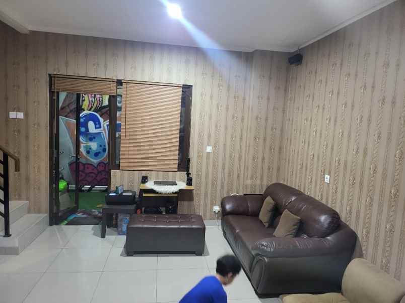 dijual rumah cluster burgundy