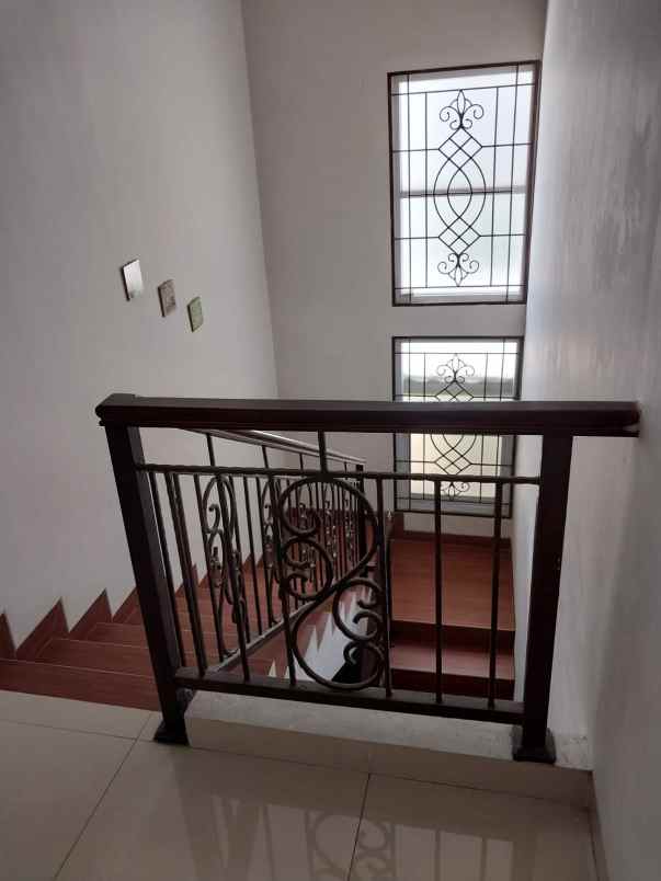 dijual rumah cluster oleaster gading