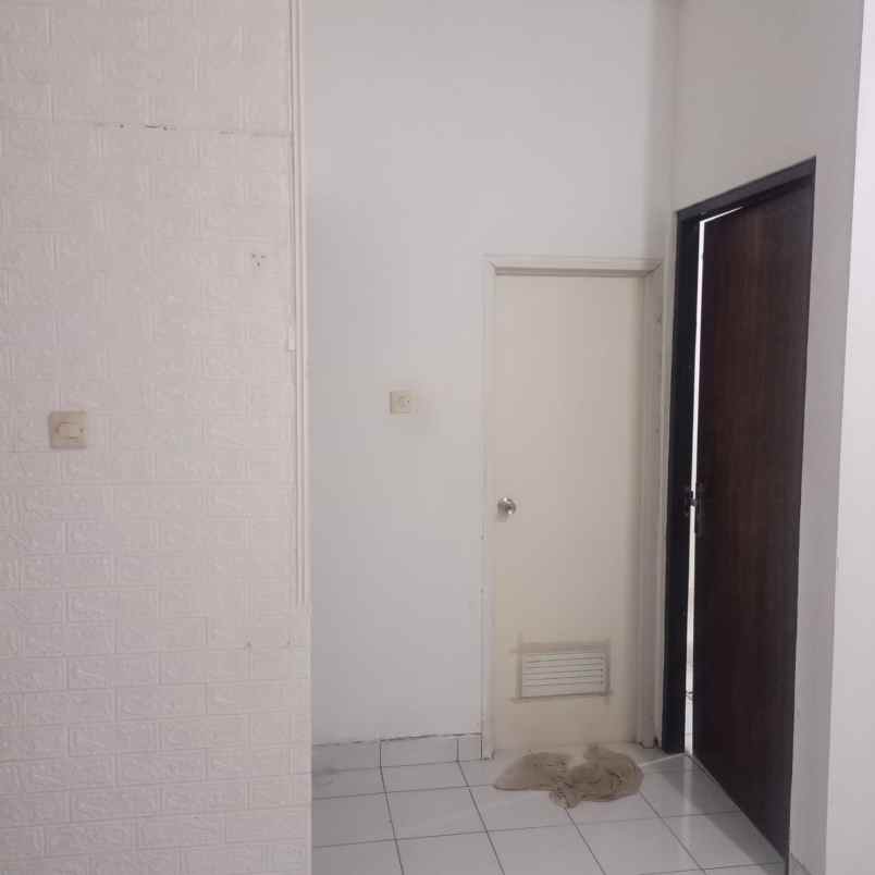 dijual rumah dalam perumahan taman sawangan residence