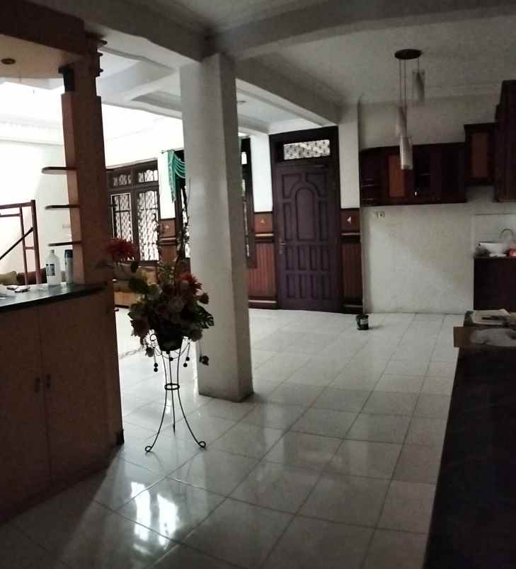 dijual rumah darmo indah barat