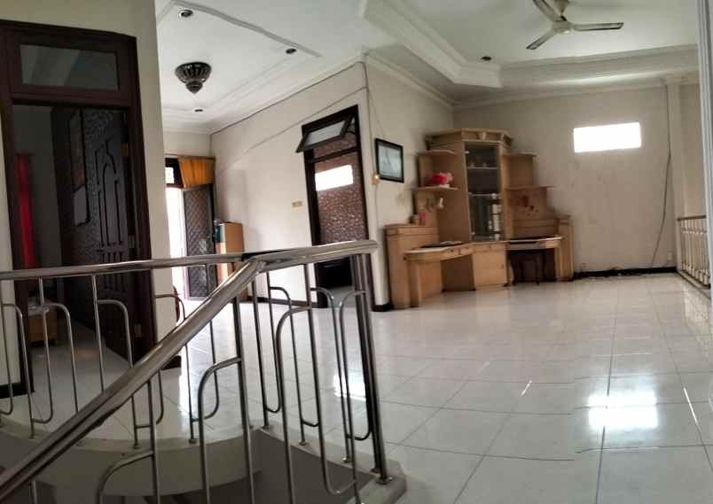 dijual rumah darmo indah barat