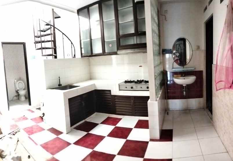 dijual rumah darmo indah barat