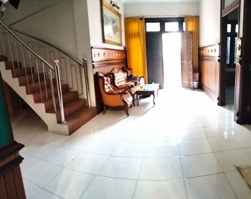 dijual rumah darmo indah barat