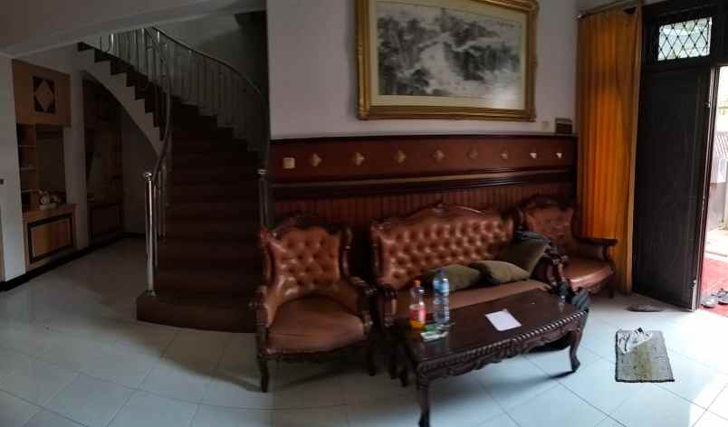 dijual rumah darmo indah barat