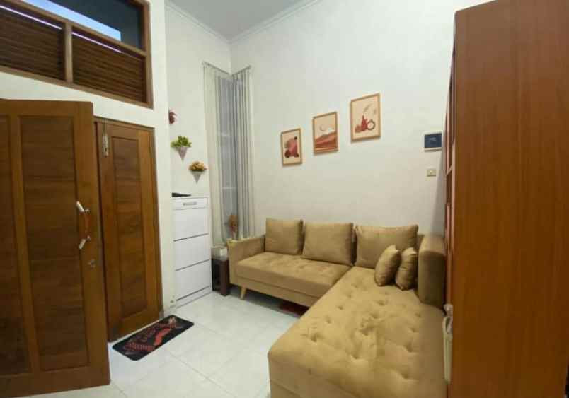 dijual rumah dekat jalan gedongkuning