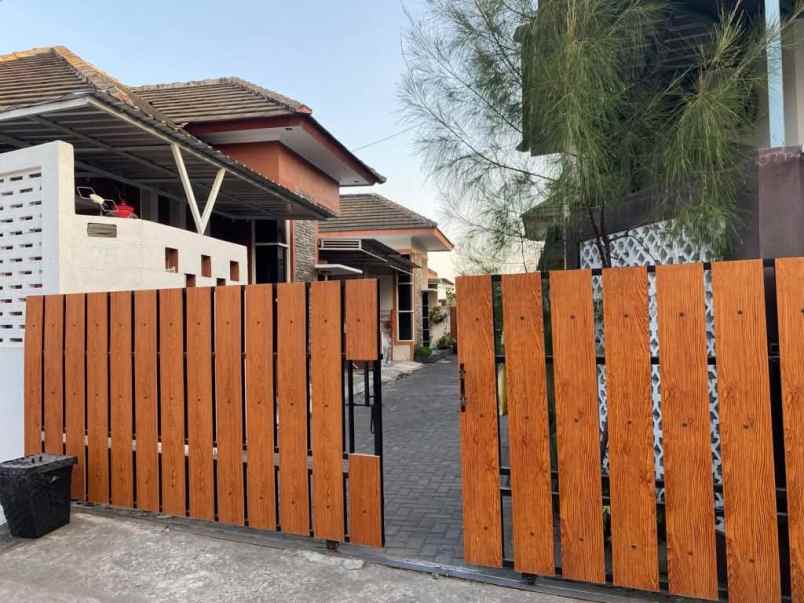 dijual rumah dekat jalan gedongkuning