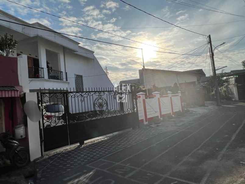 dijual rumah di jln kebon jeruk baru