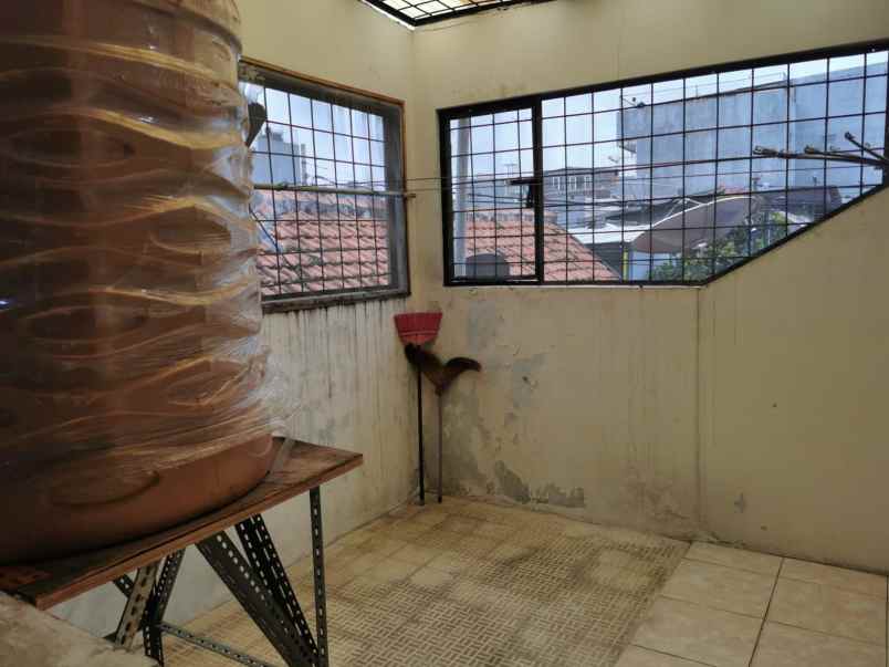 dijual rumah di mangga besar taman sari jakarta barat