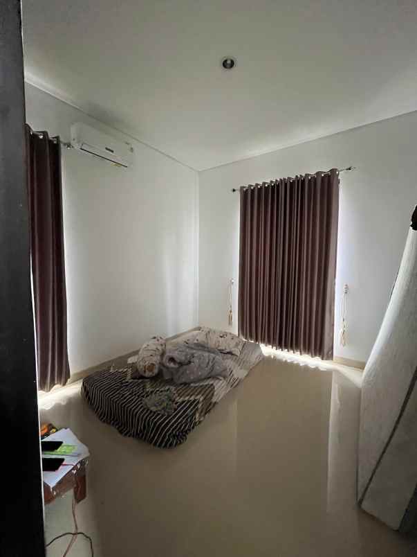 dijual rumah di perum elit colomadu karanganyar