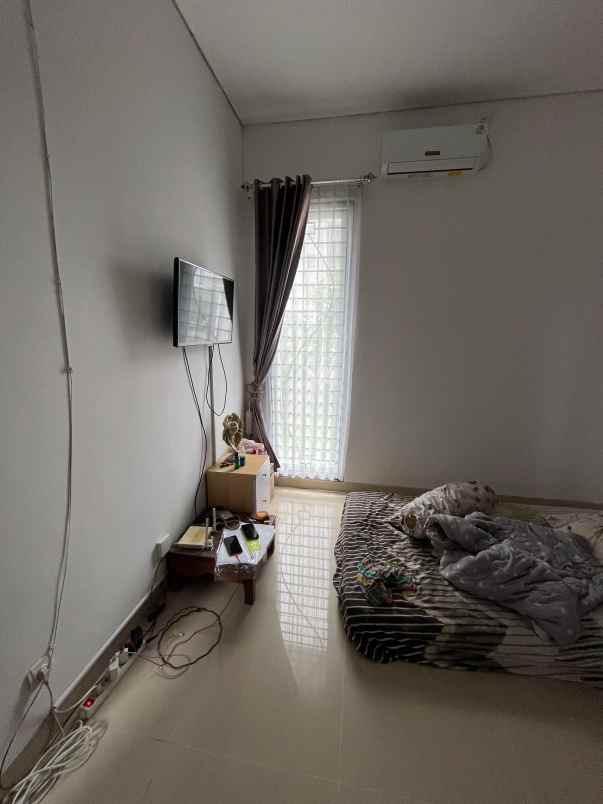 dijual rumah di perum elit colomadu karanganyar