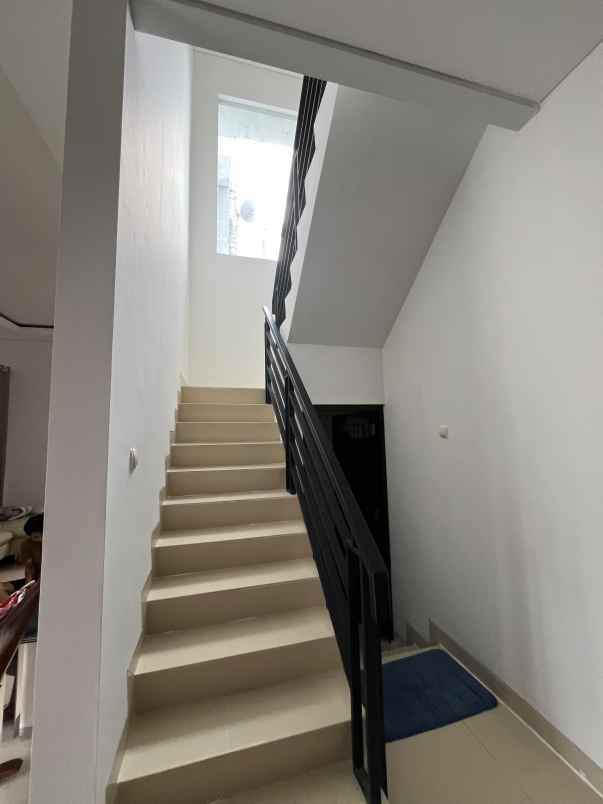 dijual rumah di perum elit colomadu karanganyar