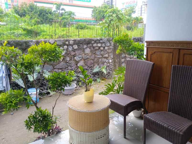 dijual rumah di perumahan kemantren sumber