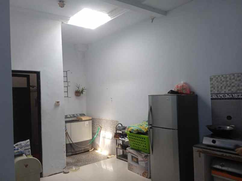 dijual rumah di perumahan kemantren sumber