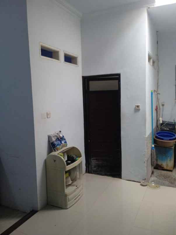 dijual rumah di perumahan kemantren sumber