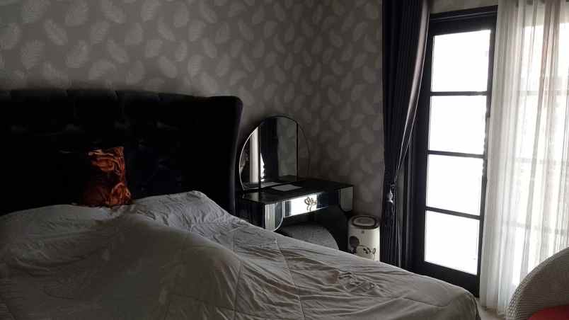 dijual rumah di raffles hills cibubur furnished