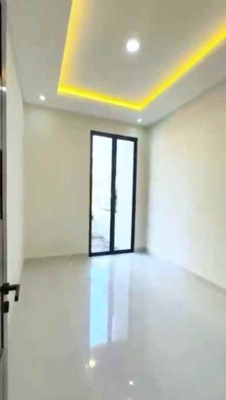 dijual rumah dian istana
