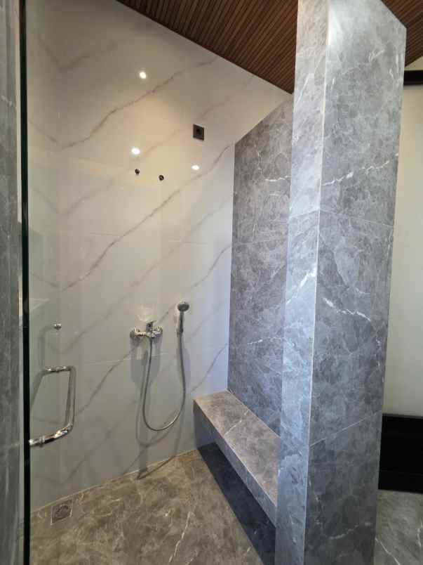 dijual rumah dian istana