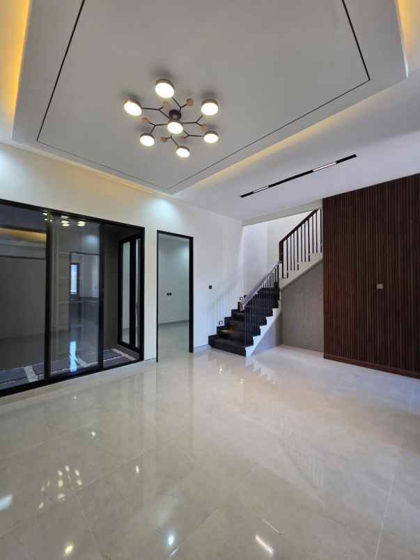 dijual rumah dian istana