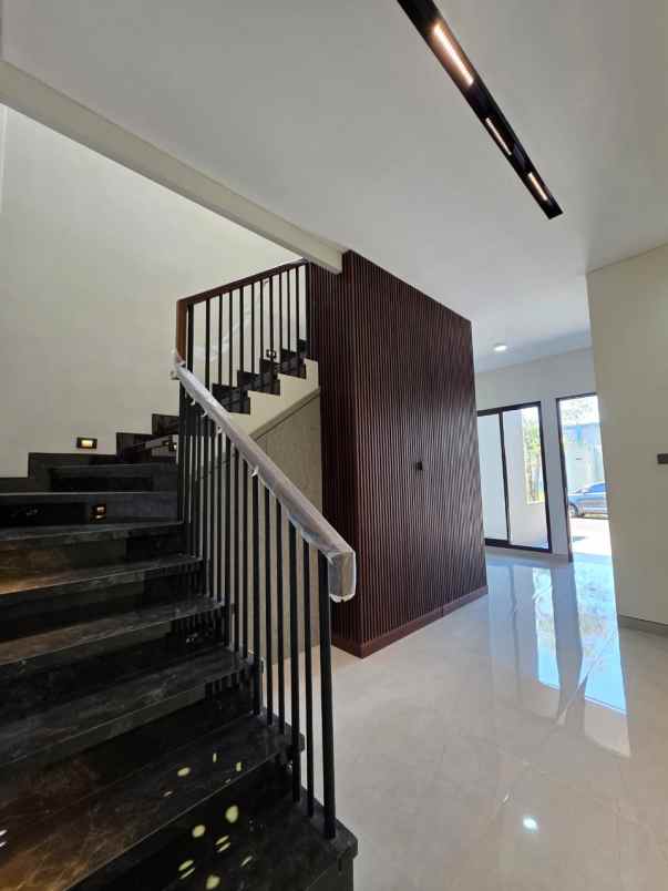 dijual rumah dian istana