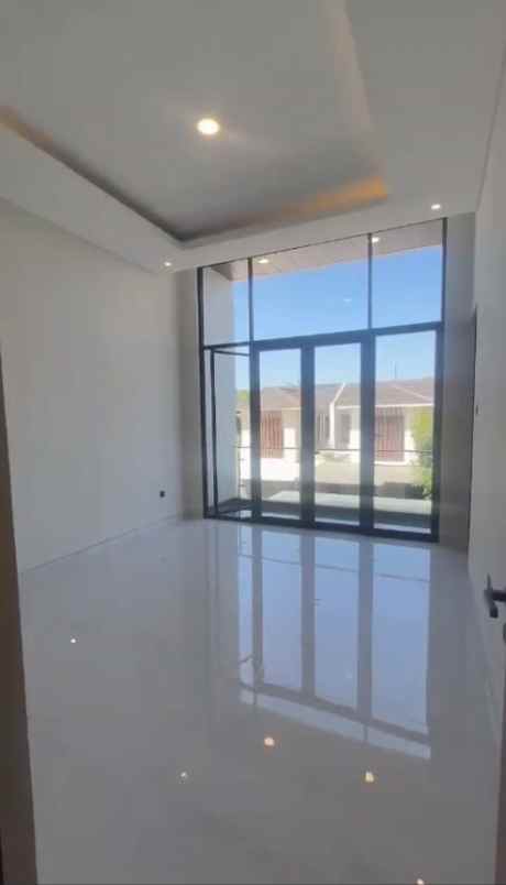 dijual rumah dian istana