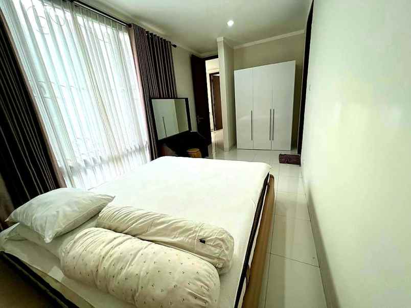 dijual rumah discovery lumina parigi