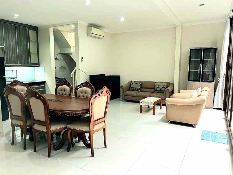 dijual rumah discovery lumina parigi