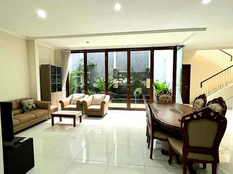 dijual rumah discovery lumina parigi