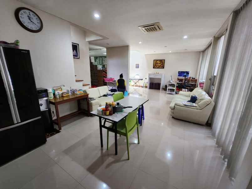 dijual rumah eastwood citraland