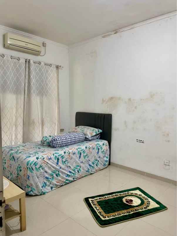 dijual rumah emerald bintaro