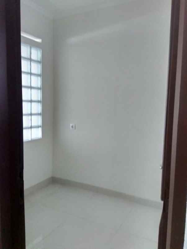 dijual rumah gading regency