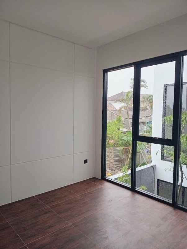 dijual rumah gatot subroti