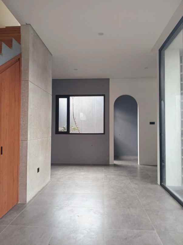 dijual rumah gatot subroti