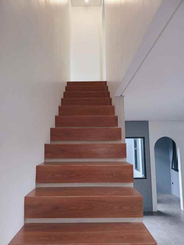 dijual rumah gatot subroti