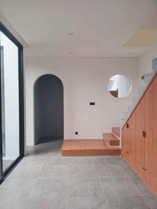 dijual rumah gatot subroti