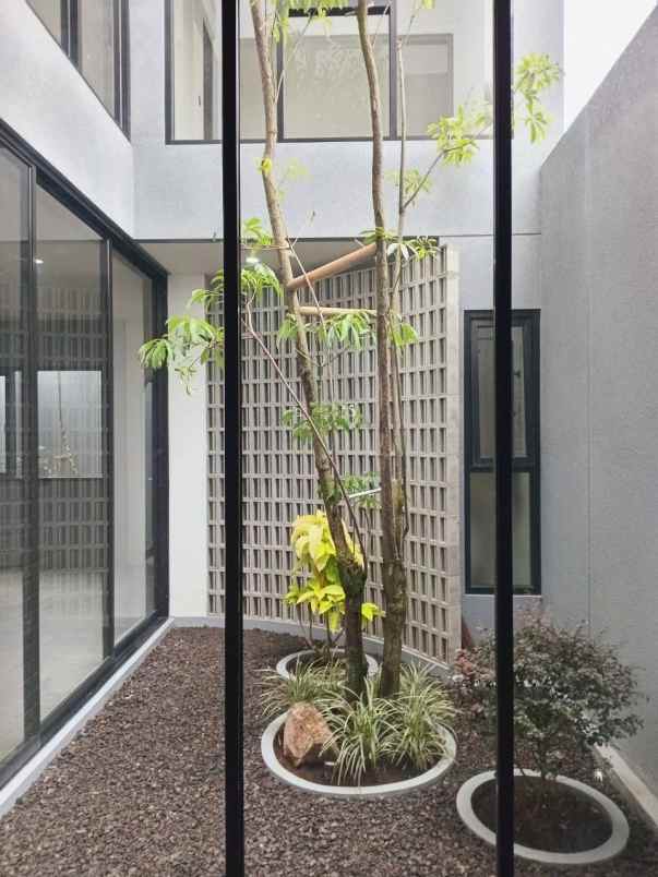 dijual rumah gatot subroti