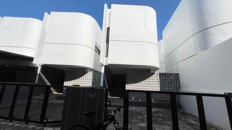 dijual rumah gayung kebonsari