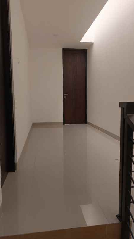 dijual rumah gayung kebonsari