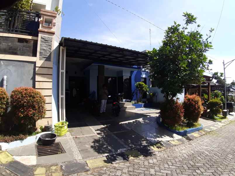 dijual rumah gedawang