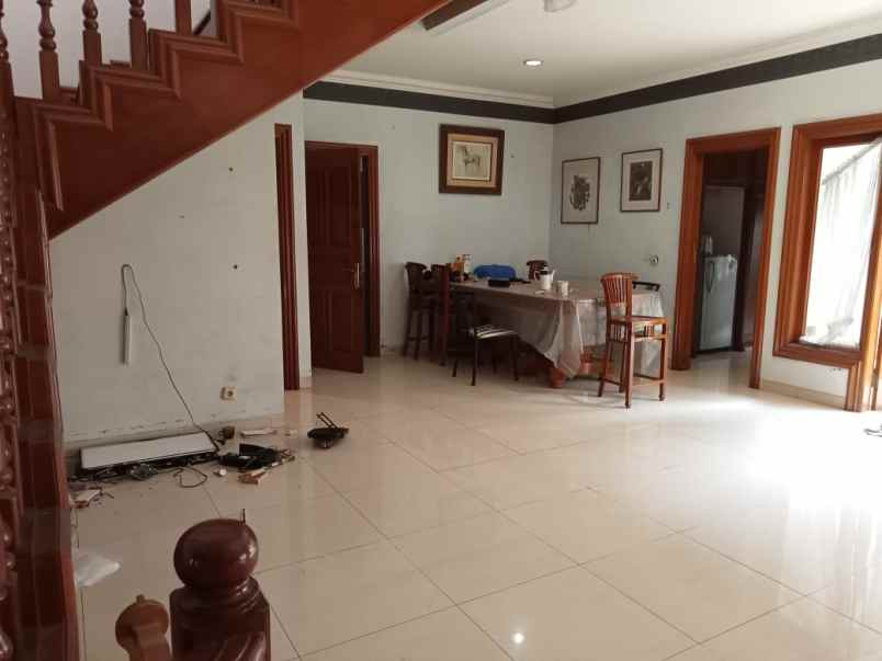 dijual rumah gedung pinang